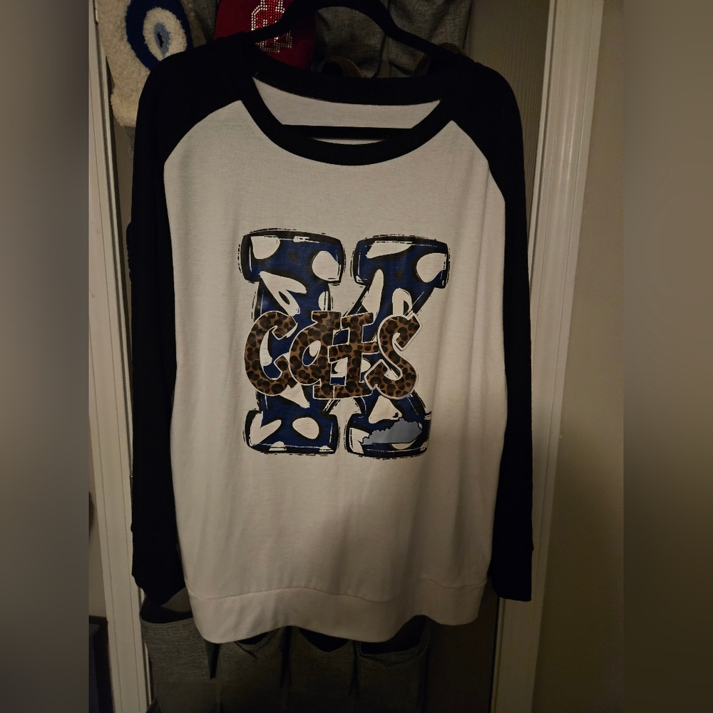 Black and White University Of Kentucky Graphic 3/4 Sleeve Top